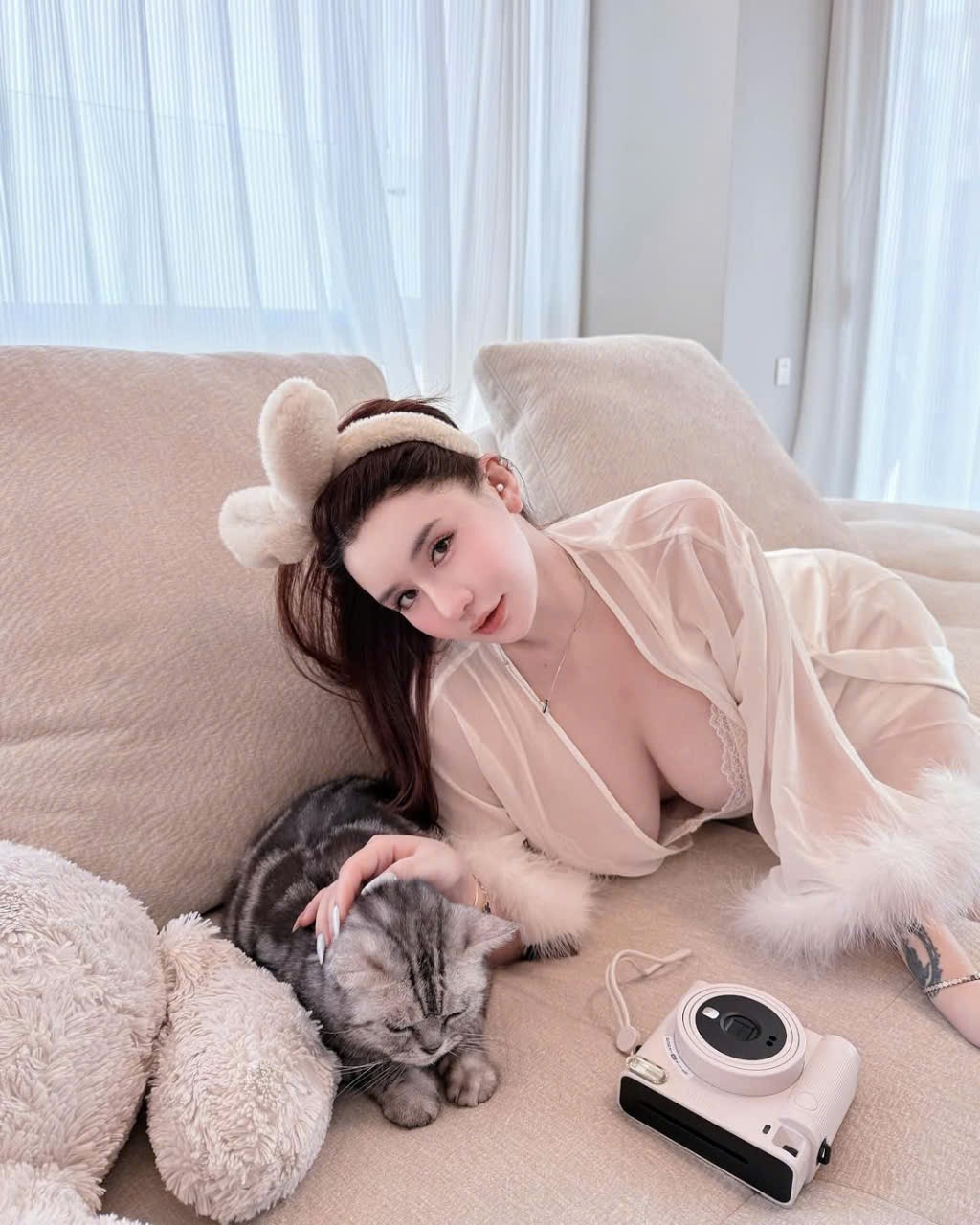 Incall At A Dickson Hotel (23 Dickson Rd) – Sg Escort Crowd-Smart Guide 2025 | Escortinsg 3 Lobby Approach At A Dickson Hotel — Discreet Incall Flow For Sg Escort